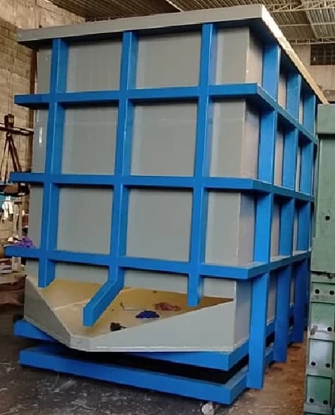 Tanque para pintura KTL com reforço estrutural externo azul
