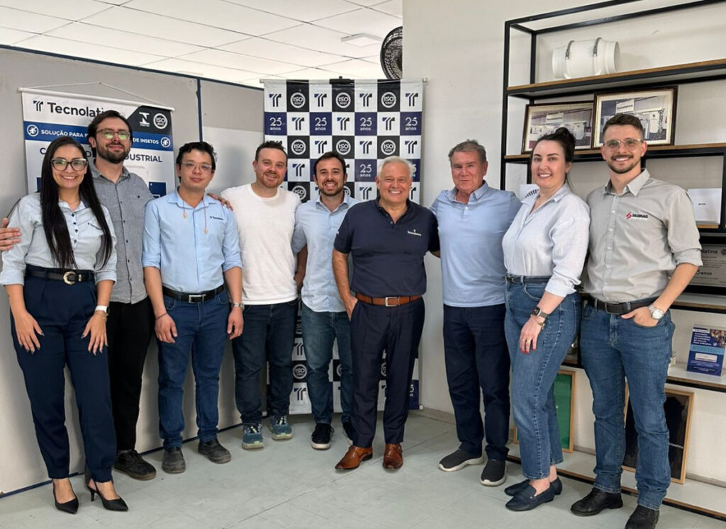 Descubra por que combinar Porta Rápida e Cortina de Ar é a solução mais eficiente para câmaras frias industriais.